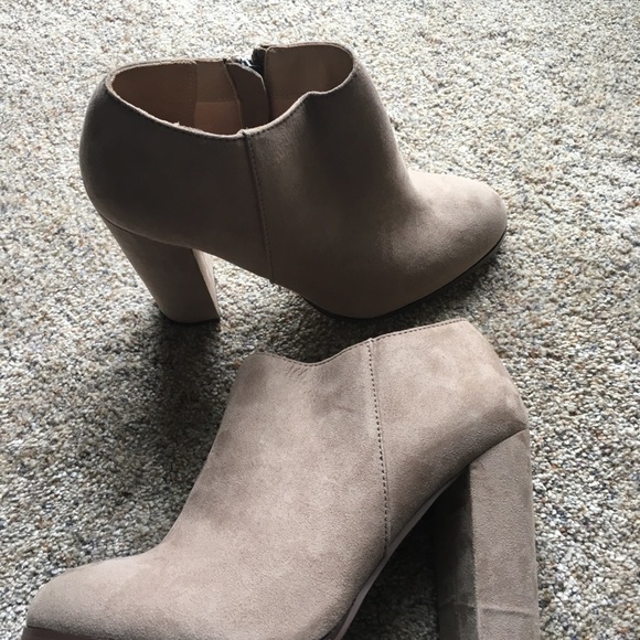 Heels - Picture 2 of 4